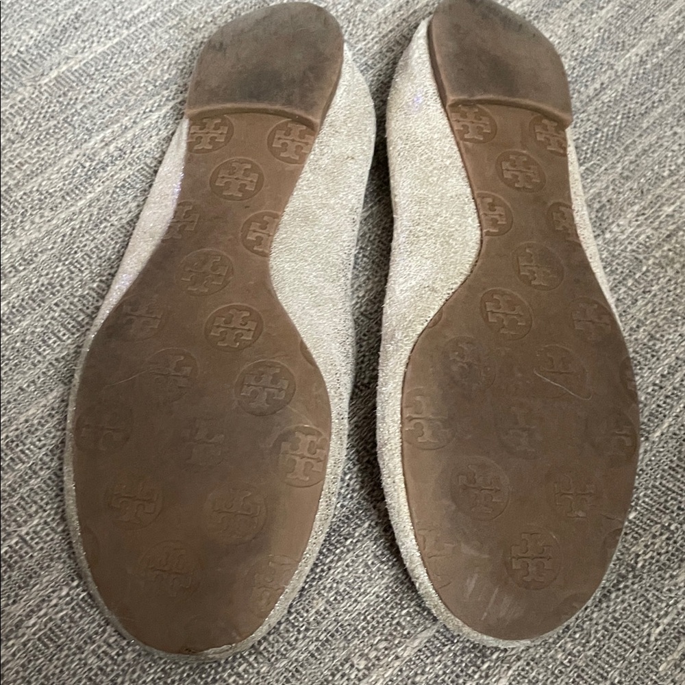 Tory Burch Brushed Metallic Gold Ballet Minnie Flats size 8 Preloved - Picture 5 of 5